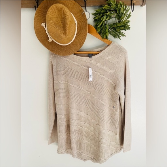 Beautiful Cream Sweater - Picture 1 of 2